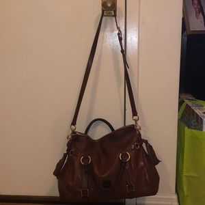 Dooney & Bourke large leather shoulder/crossbody & hand bag (chestnut color)